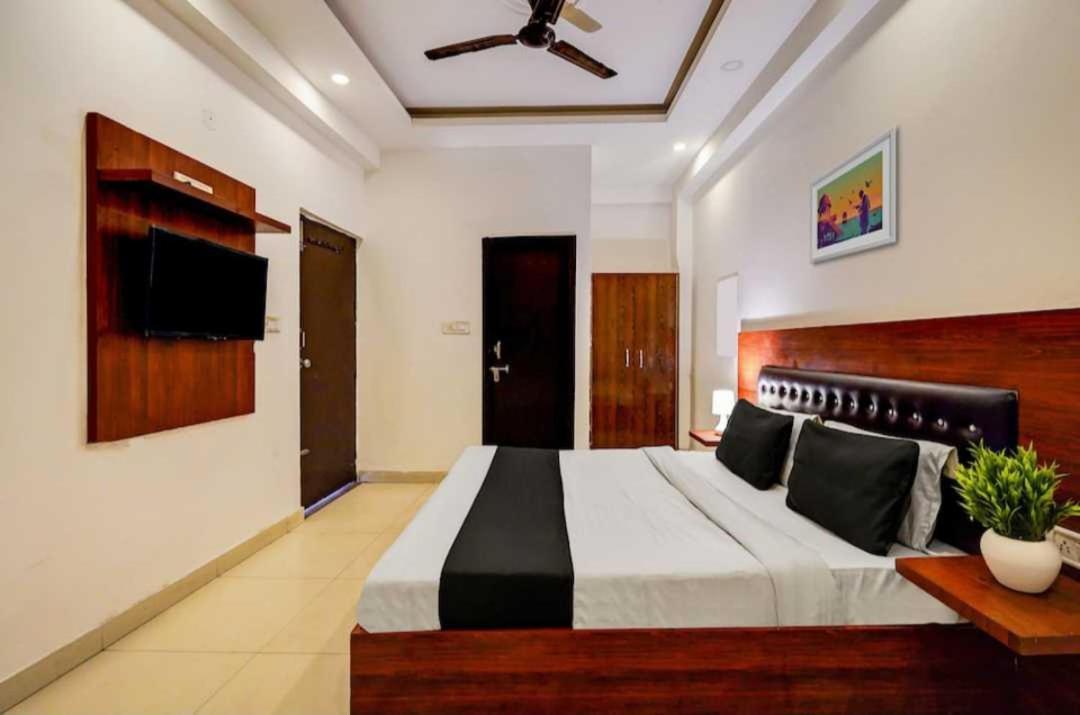 Hotel O Anshu B&B New Delhi Exterior foto