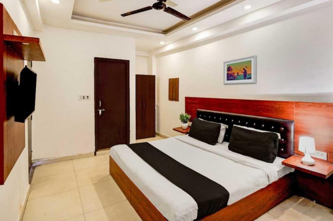 Hotel O Anshu B&B New Delhi Exterior foto