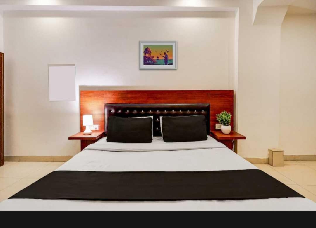 Hotel O Anshu B&B New Delhi Exterior foto